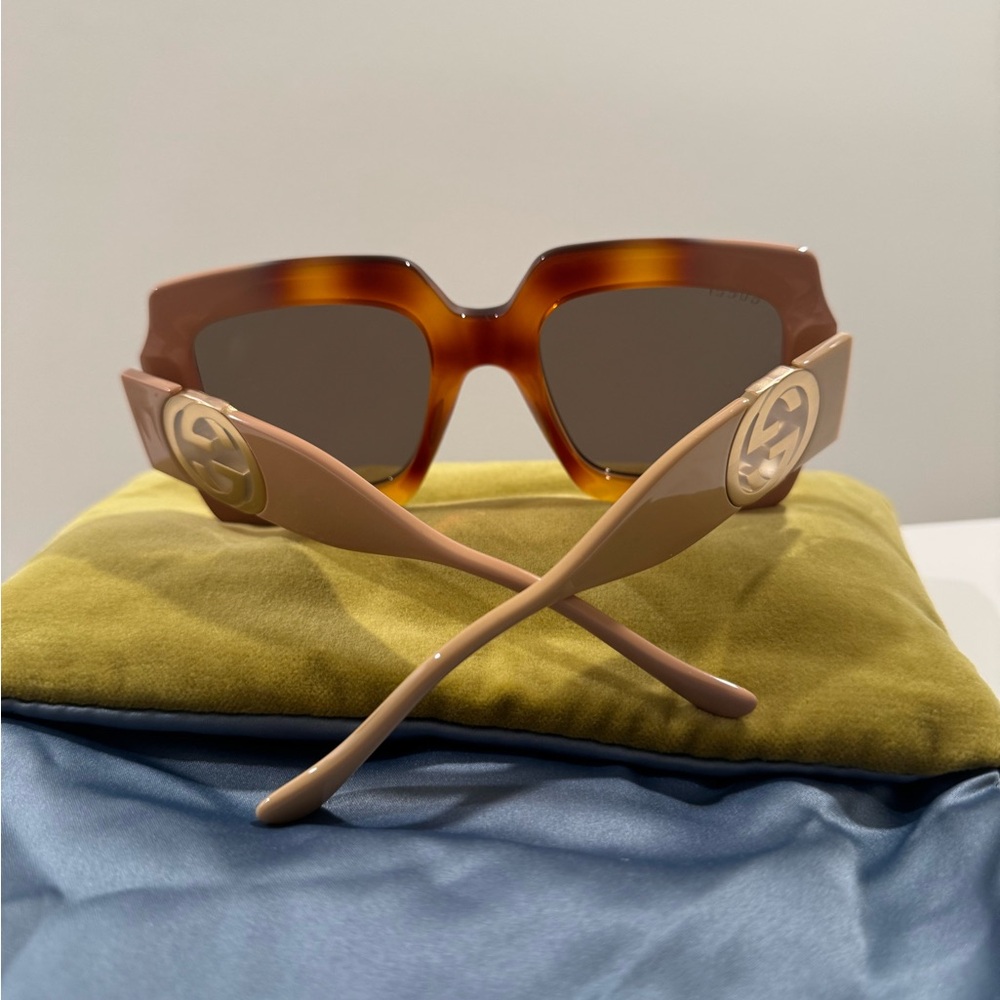 Gucci Women's Brown Oversized Sunglasses - Picture 3 of 8